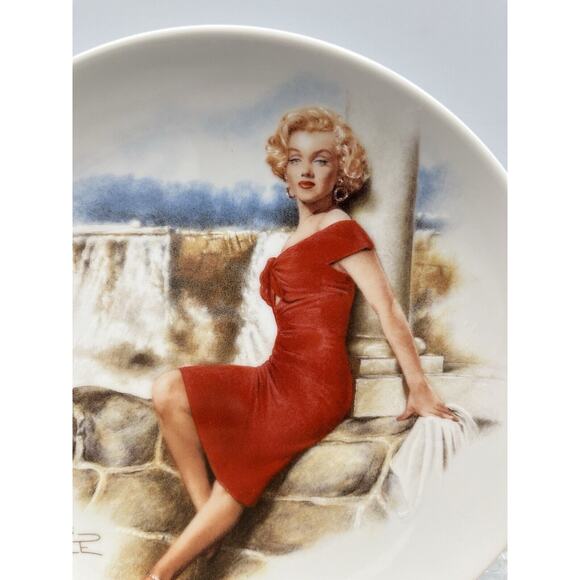 “NIAGARA” by Chris Notarile The Marilyn Monroe Collection COA 1992 - Picture 6 of 7